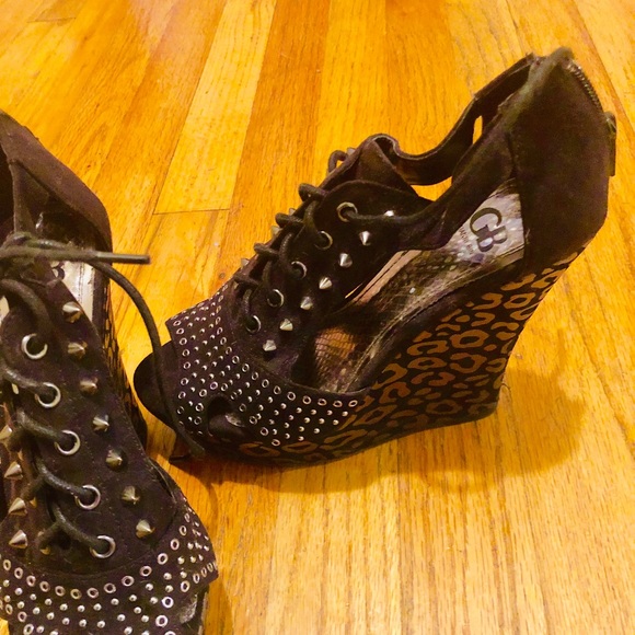 Heels - Picture 3 of 4